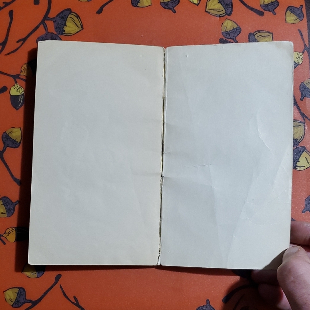 He's Your Dog, Charlie Brown Book 1968 Paperback - Picture 6 of 10
